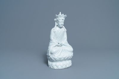 Une figure de Doumu en porcelaine blanc de Chine, marque en creux, 19/20ème