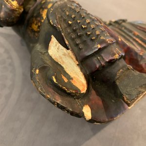 Une figure de Guan Yu en bois laqué et doré, Chine, Ming — photo 17