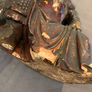 Une figure de Guan Yu en bois laqué et doré, Chine, Ming — photo 18