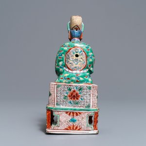 Une figure de Guan Yu en porcelaine de Chine wucai, Ming — photo 4