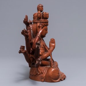 Une figure de Guanyin à douze bras en bois huangyan, Chine, République, 20ème — photo 2