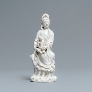 Une figure de Guanyin à l'enfant en porcelaine blanc de Chine de Dehua, Kangxi — photo 1