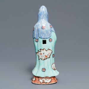 Une figure de Guanyin debout en porcelaine de Chine, Qianlong — photo 3