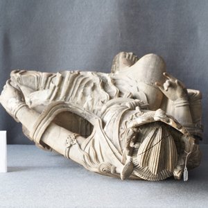 Une figure de Guanyin en bois peint, Chine, Ming — photo 12