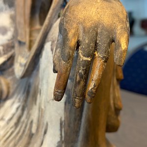Une figure de Guanyin en bois peint, Chine, Ming — photo 14