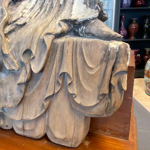 Une figure de Guanyin en bois peint, Chine, Ming — photo 18