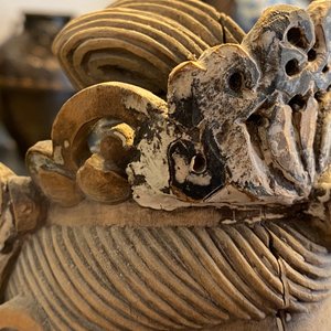 Une figure de Guanyin en bois peint, Chine, Ming — photo 22