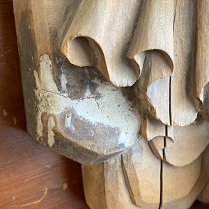 Une figure de Guanyin en bois peint, Chine, Ming — photo 27