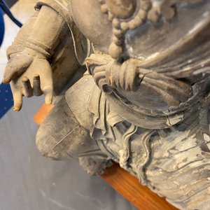 Une figure de Guanyin en bois peint, Chine, Ming — photo 32