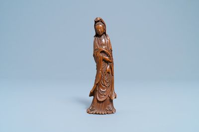 Une figure de Guanyin en bois sculpté, Chine, 18/19ème