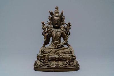 Une figure de Guanyin en bronze, Chine, Ming