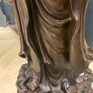 Une figure de Guanyin en bronze incrusté d'argent, marque Yutang Shi Sou, Qing — photo 38