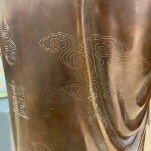 Une figure de Guanyin en bronze incrusté d'argent, marque Yutang Shi Sou, Qing — photo 47
