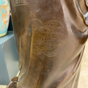 Une figure de Guanyin en bronze incrusté d'argent, marque Yutang Shi Sou, Qing — photo 48