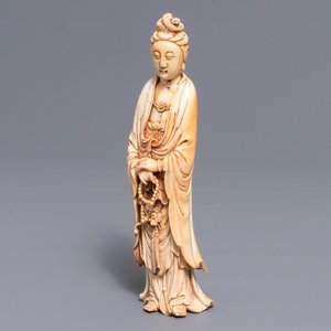 Une figure de Guanyin en ivoire sculpté, Chine, 18ème — photo 1