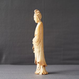 Une figure de Guanyin en ivoire sculpté, Chine, 18ème — photo 11