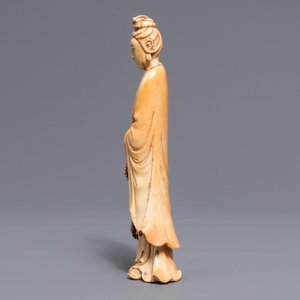 Une figure de Guanyin en ivoire sculpté, Chine, 18ème — photo 5