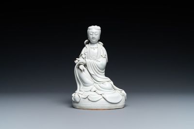 Une figure de Guanyin en porcelaine blanc de Chine, 19/20ème