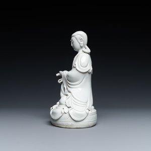 Une figure de Guanyin en porcelaine blanc de Chine, 19/20ème — photo 2