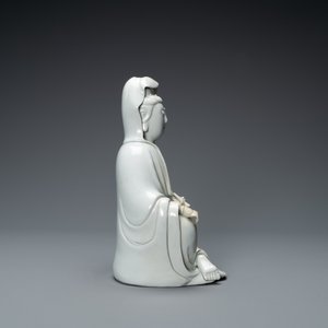 Une figure de Guanyin en porcelaine blanc de Chine de Dehua, 18/19ème — photo 5