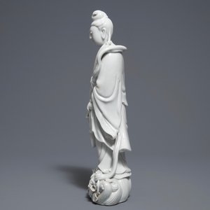 Une figure de Guanyin en porcelaine blanc de Chine de Dehua, 19ème — photo 4