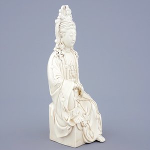 Une figure de Guanyin en porcelaine blanc de Chine de Dehua d'après He Chaozong, 19/20ème — photo 1