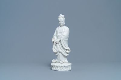 Une figure de Guanyin en porcelaine blanc de Chine de Dehua, Kangxi/Qianlong