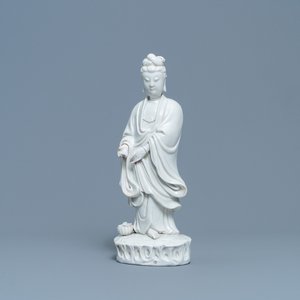 Une figure de Guanyin en porcelaine blanc de Chine de Dehua, Kangxi/Qianlong — photo 1