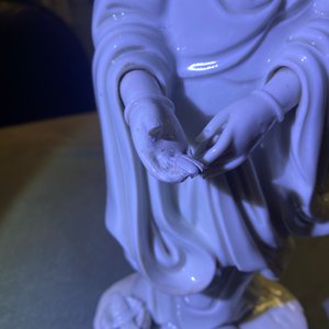 Une figure de Guanyin en porcelaine blanc de Chine de Dehua, Kangxi/Qianlong — photo 14