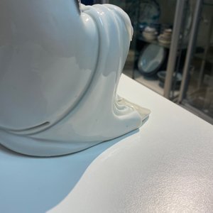 Une figure de Guanyin en porcelaine blanc de Chine de Dehua, marque de Boji Yuren, 18/19ème — photo 21