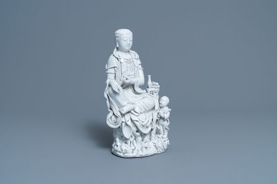 Une figure de Guanyin en porcelaine blanc de Chine de Dehua, marque de He Chaozong, 20ème