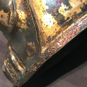 Une figure de Guanyin sur trône de lotus en bronze doré et laqué, Chine, Ming — photo 13