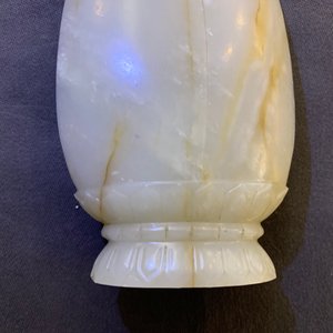 Une figure de Guanyin sur trône de lotus en jade céladon sculpté, Chine, 19/20ème — photo 14