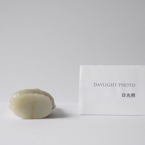 Une figure de Guanyin sur trône de lotus en jade céladon sculpté, Chine, 19/20ème — photo 20