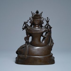 Une figure de Guanyin sur un dragon en bronze incrusté d'argent, marque de Shisou, 18/19ème — photo 4