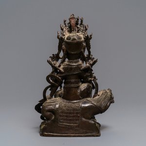 Une figure de Guanyin sur un kylin en bronze, Chine, Ming — photo 3