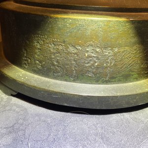 Une figure de Kanzeon Bosatsu en bronze et cuivre à base inscrite, Edo — photo 26