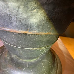 Une figure de Kanzeon Bosatsu en bronze et cuivre à base inscrite, Edo — photo 31