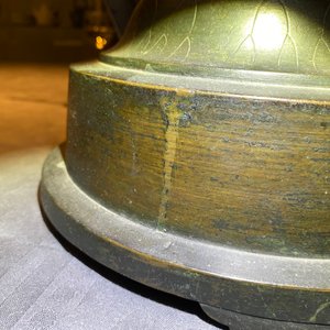 Une figure de Kanzeon Bosatsu en bronze et cuivre à base inscrite, Edo — photo 33