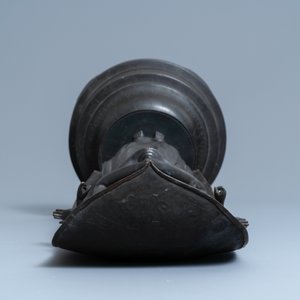 Une figure de Kanzeon Bosatsu en bronze et cuivre à base inscrite, Edo — photo 6