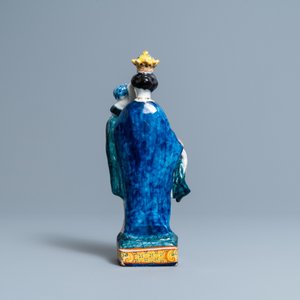 Une figure de la Vierge à l'Enfant en faïence de Delft polychrome, 18ème — photo 4