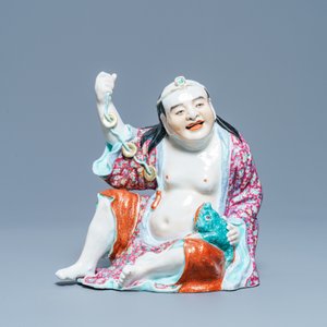 Une figure de Liu Hai en porcelaine de Chine famille rose, marque en creux, République — photo 2