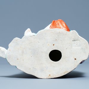 Une figure de Liu Hai en porcelaine de Chine famille rose, marque en creux, République — photo 6