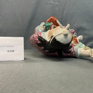 Une figure de Liu Hai en porcelaine de Chine famille rose, marque en creux, République — photo 10