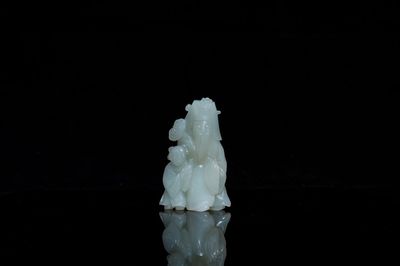 Une figure de 'Shou Lao à l'enfant' en jade sculpté, Chine, 18ème