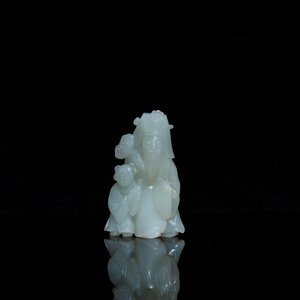 Une figure de 'Shou Lao à l'enfant' en jade sculpté, Chine, 18ème — photo 1