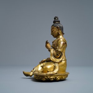 Une figure de Tara en bronze doré incrusté de corail et turquoise, Sino-Tibet, 18ème — photo 5