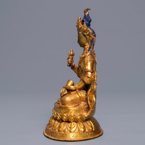 Une figure de Tara en bronze doré incrusté de corail et turquoise, Tibet, 19/20ème — photo 3