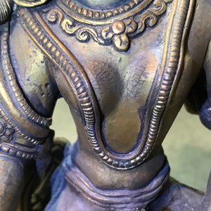 Une figure de Vasudhara en bronze doré incrusté, Tibet ou Népal, 18/19ème — photo 22