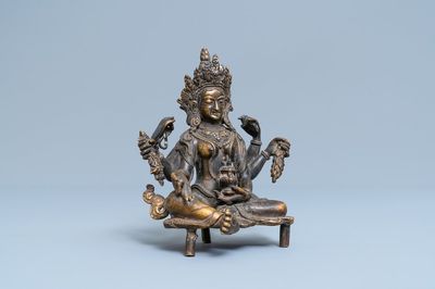 Une figure de Vasudhara en bronze solide, Népal, 19ème